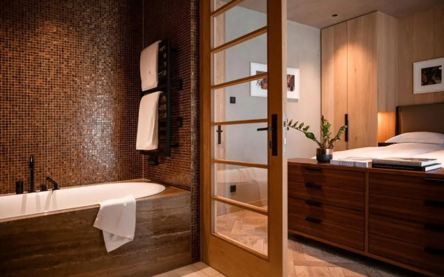 Arla Luxury Home