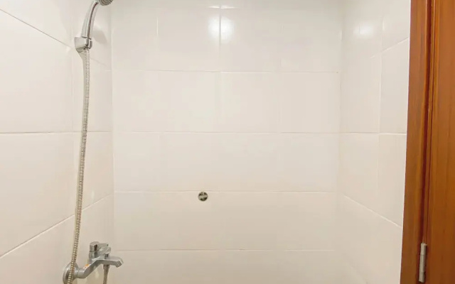 Basic Studio Apartment At Vittoria Residence