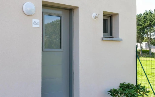 Maison neuve lumineuse avec jardin, parking privé