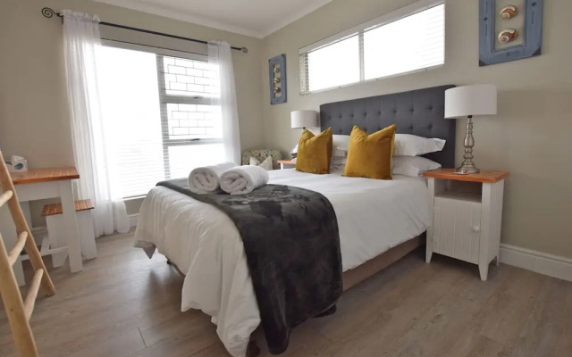 Dolphin House Apartments