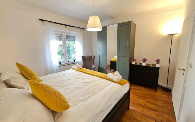 Ideal city stay 1BR near train station