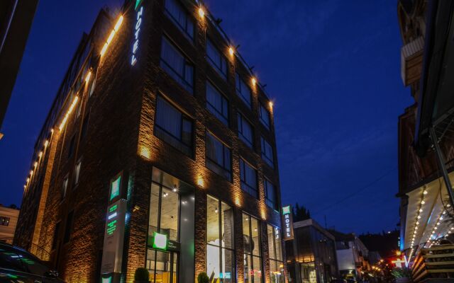Отель Ibis Styles Tbilisi Center Тбилиси вид на фасад