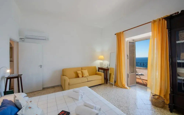 Casa Nostra - It Speaks of Love Family and the sea
