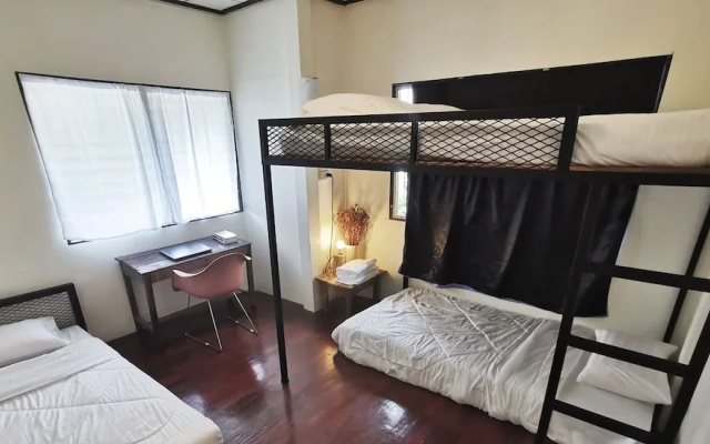 Atom Poshtel