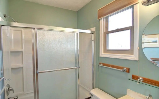 Windchimes 4 Bedroom Home by RedAwning