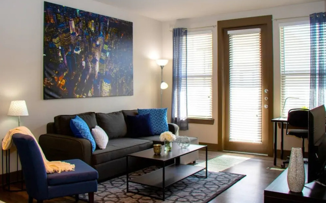 Modern & Private Condo Balcony Great Location