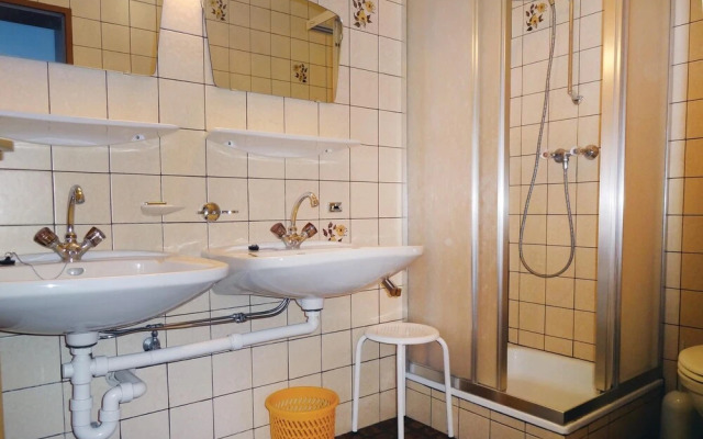 Stunning Apartment in Holzgau With 7 Bedrooms and Wifi