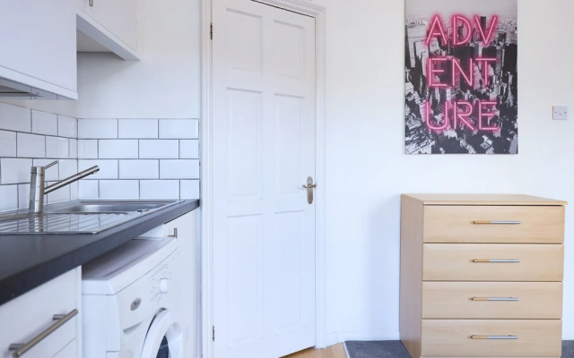 Cosy Studio In West London Fits 2