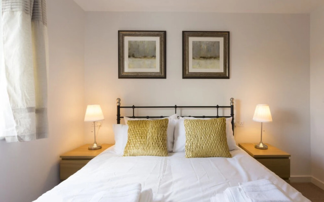 The Rectory Apartment + Free Parking