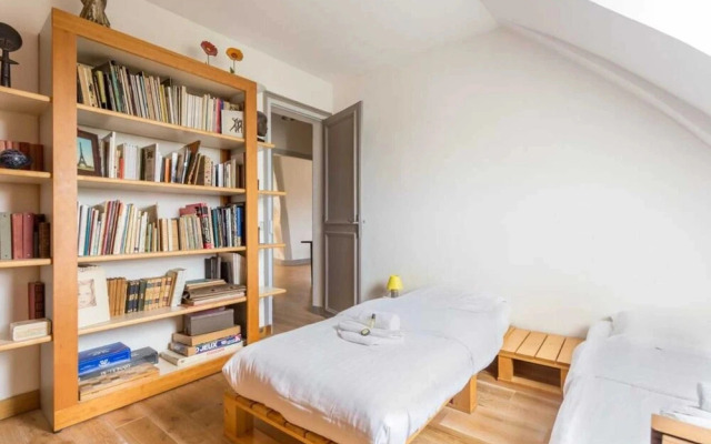 Sumptuous Apartment in the Heart of Paris !