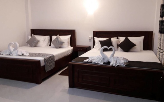 Airport Grand Holiday Home