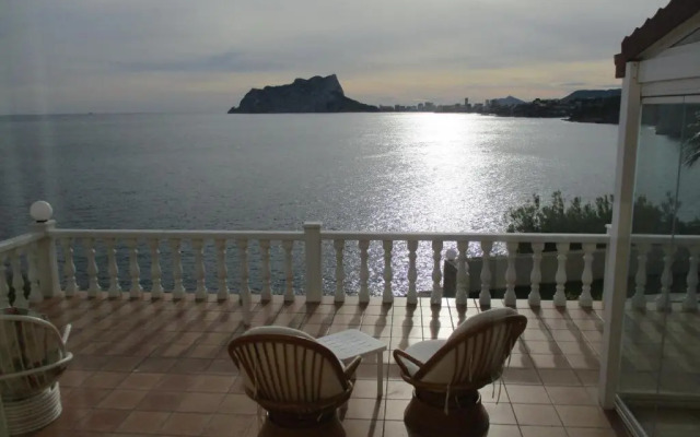 1. Meeresline Villa mit privat Pool