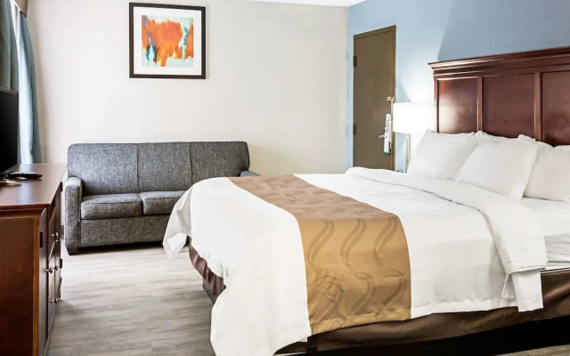 Farragut Inn & Suites