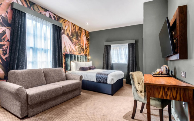 Inn on the Lake by Innkeeper's Collection