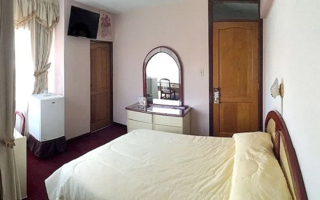 Americana Hotel