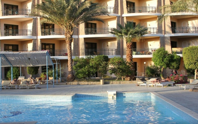 Samaka Beach Resort