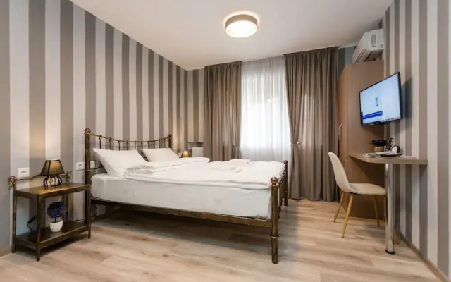 Falcon Apartments - Metro