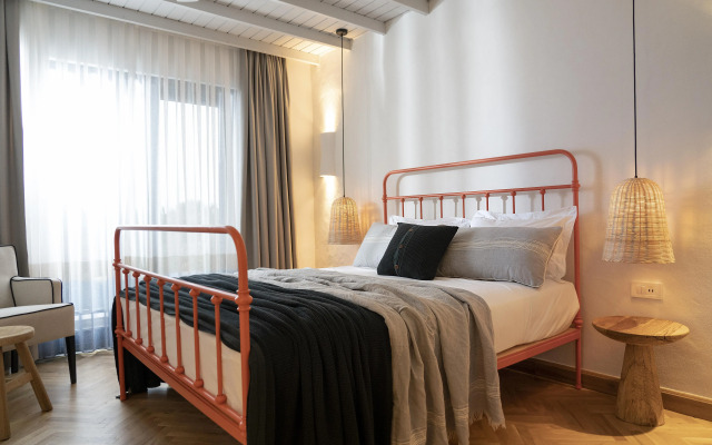 Yacht Boheme Hotel