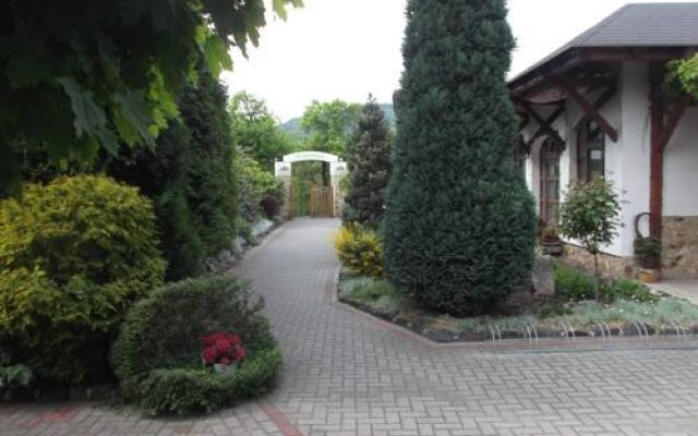 Hotel Penzion Srdíčko Бенешов-над-Плоучницей