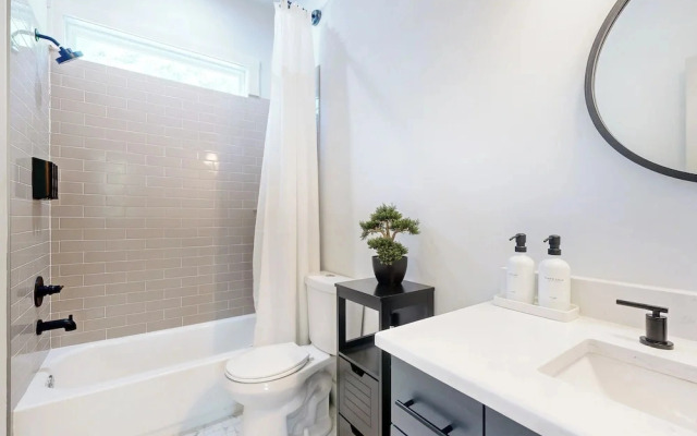 Atlanta Townhome: Walk to Mercedes-benz Stadium!