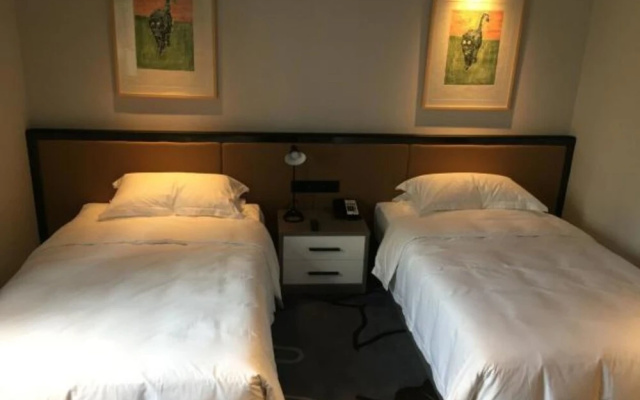 Guoshi Hotel (Dalian Donggang Business District Harbour Plaza Subway Station)