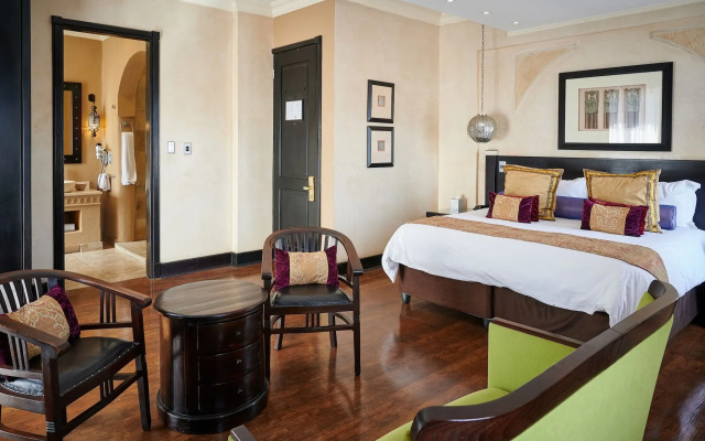 Tayfin Royale Hotel & Restaurant