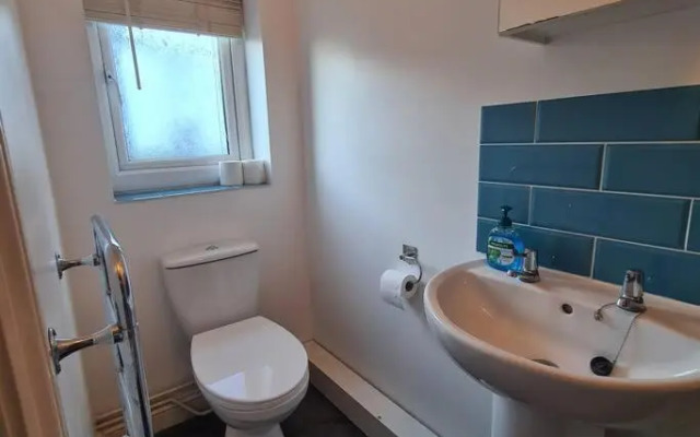 Groundfloor 1 bedroom apartment with free parking!