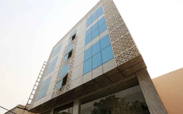 Capital O 12674 Hotel Grand Suites