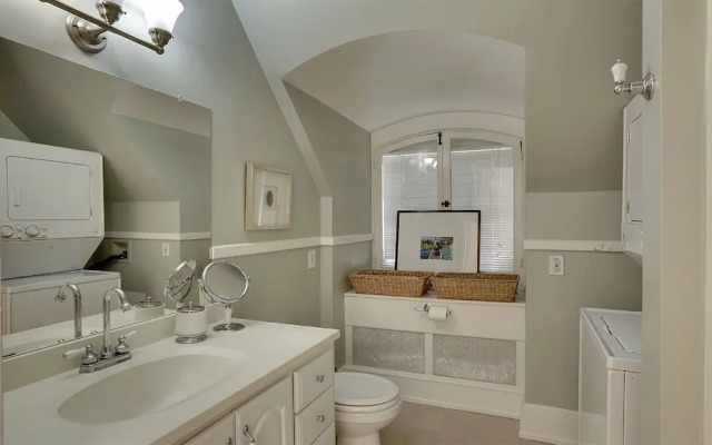 Luxury Whittier Mansion-3rd Floor Suite