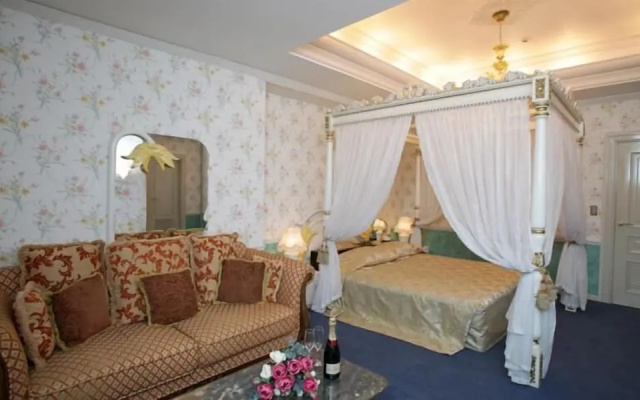 Hotel  Brugge(ホテル ブルージュ)