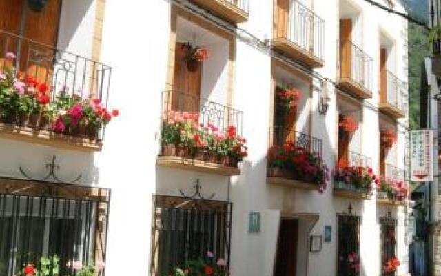 Отель Hostal Pirineos Meliz вид на фасад