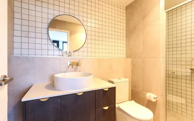 Elegant 2-bed Apartment With Incredible Bay Views