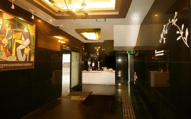 Orange Hotel