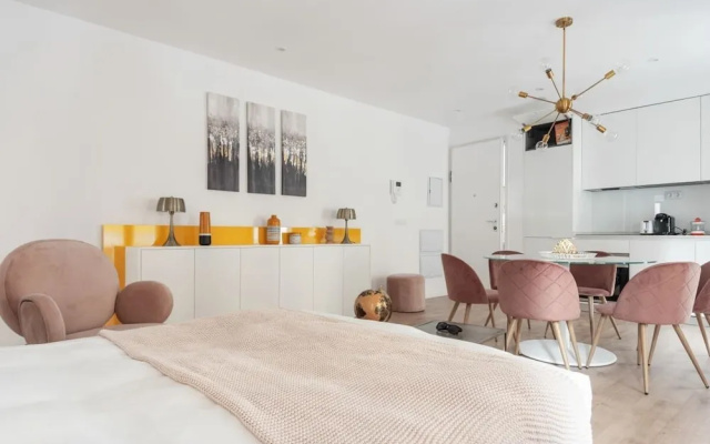 Incredible Design 2bedroom Apt, Sleeps 6 in Centro