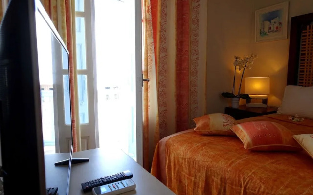 Le Coq Apartments
