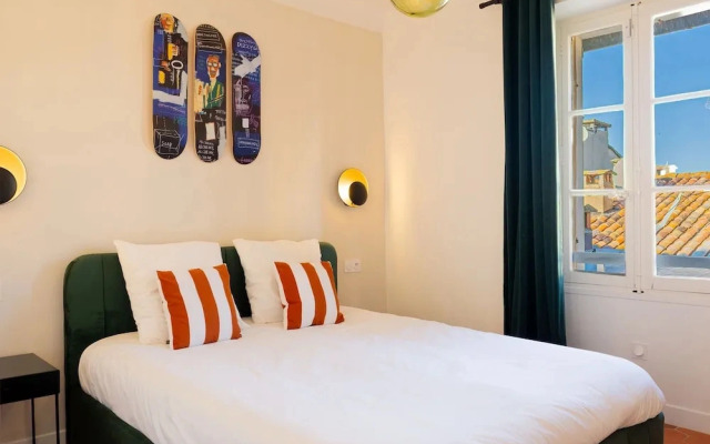 Saint-tropez: Bright Apartment Near the Port