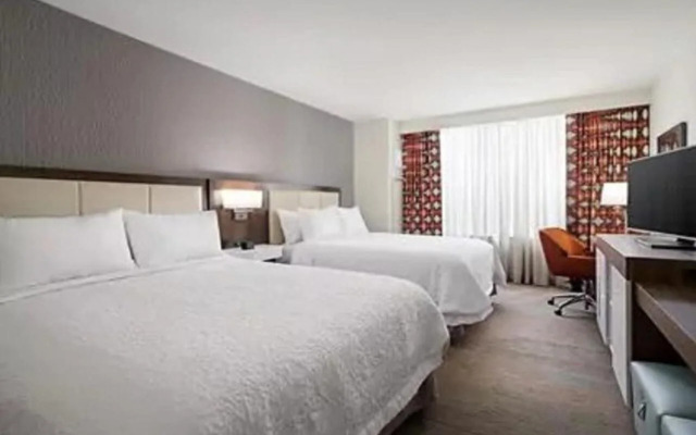 Hampton Inn & Suites Pittsburgh New Stanton