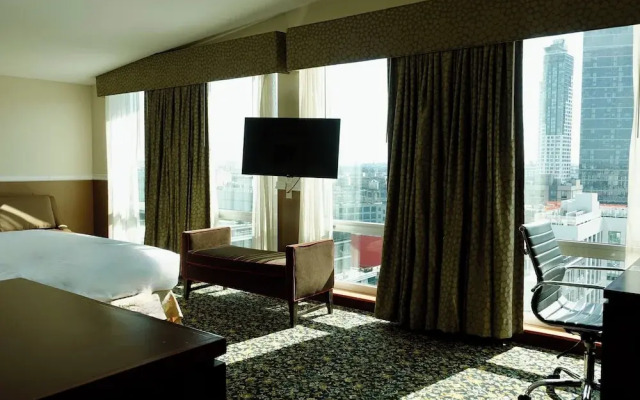 LIC Manhattan View Hotel