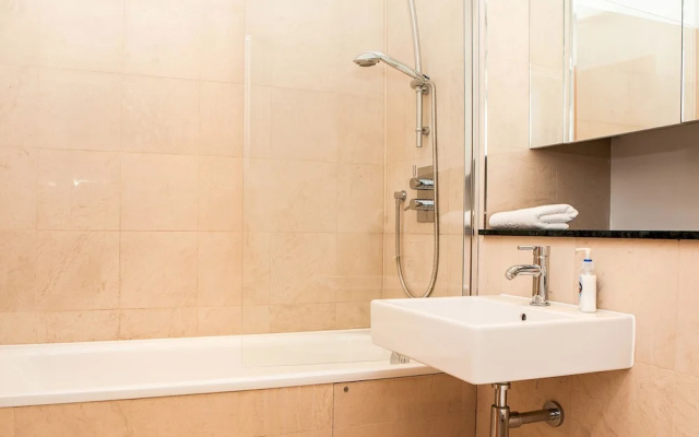 Luxurious and Spacious 3 Bed in Battersea