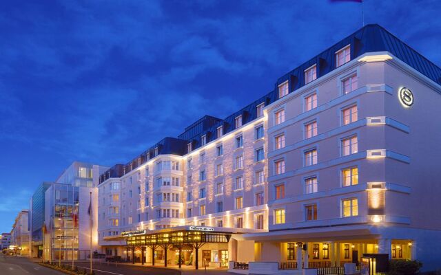 Отель Sheraton Grand Salzburg Зальцбург вид на фасад