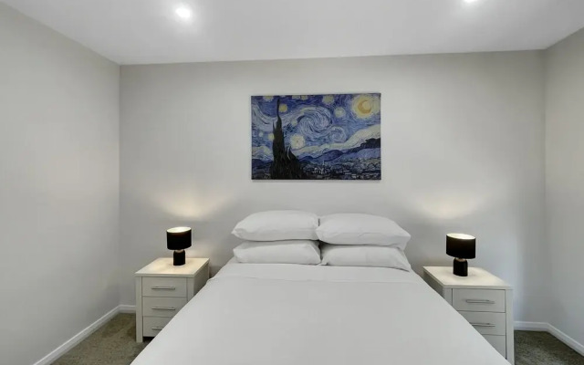 Spacious 4-bed House Near Batemans Bay Centre