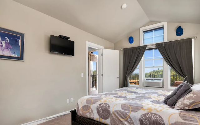 Seattle Vacation Home: The Fields of Dreams