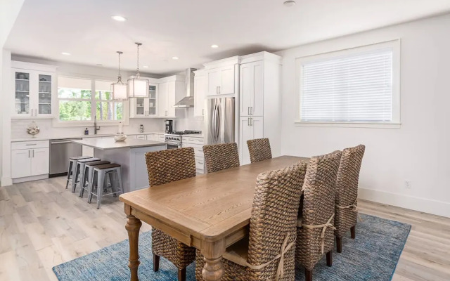 4323 13th Street by Hodnett Cooper