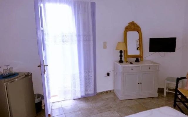 Porto Sikinos Hotel