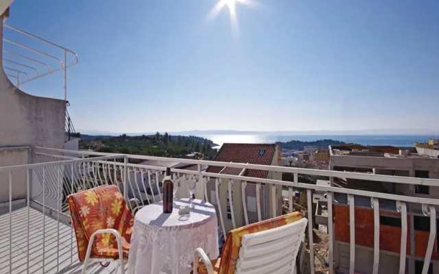 Cozy 1 Bedroom Apartment in Makarska
