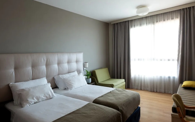 Shefayim Hotel