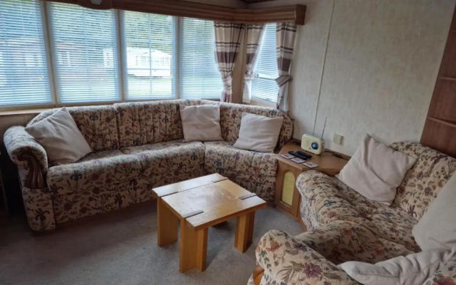 Caravan - Sleeps 4 - Pet Friendly - Parking