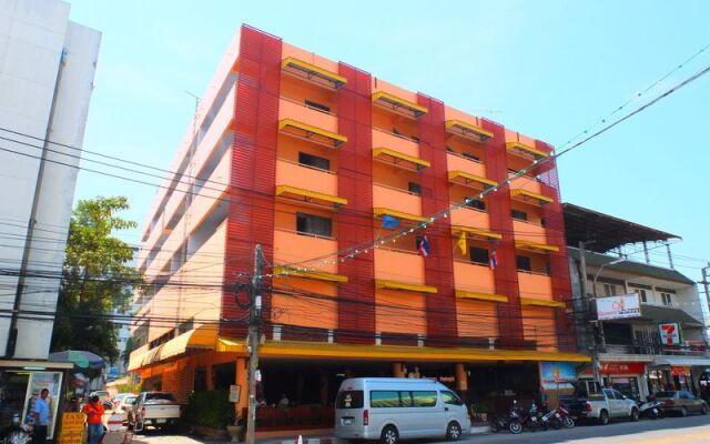 Отель Queen Pattaya Hotel Таиланд, Паттайя - отзывы, цены и фото номеров - забронировать отель Queen Pattaya Hotel онлайн вид на фасад