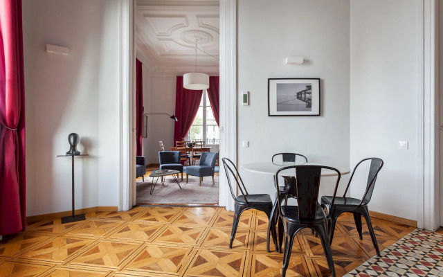 Gaudí in Barcelona with 2 bedrooms and 2 bathrooms