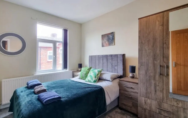 Rustic Ebony Suite with parking